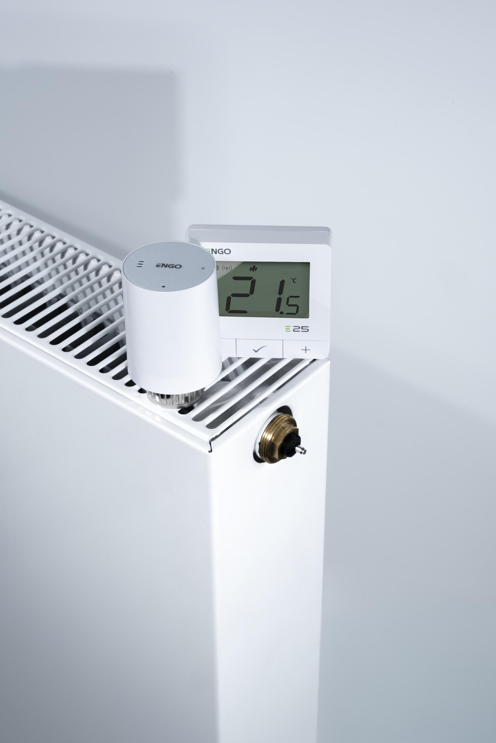 ENGO Controls Inteligentný sada vykurovania Biely (E25-BATW + ETRV-M30 + EPlug WIFI) – Obrázok 4