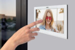 Súprava videovrátnika Eura VDP-99C5 – biely 10" monitor s Wi-Fi, RFID, Tuya – Obrázok 2